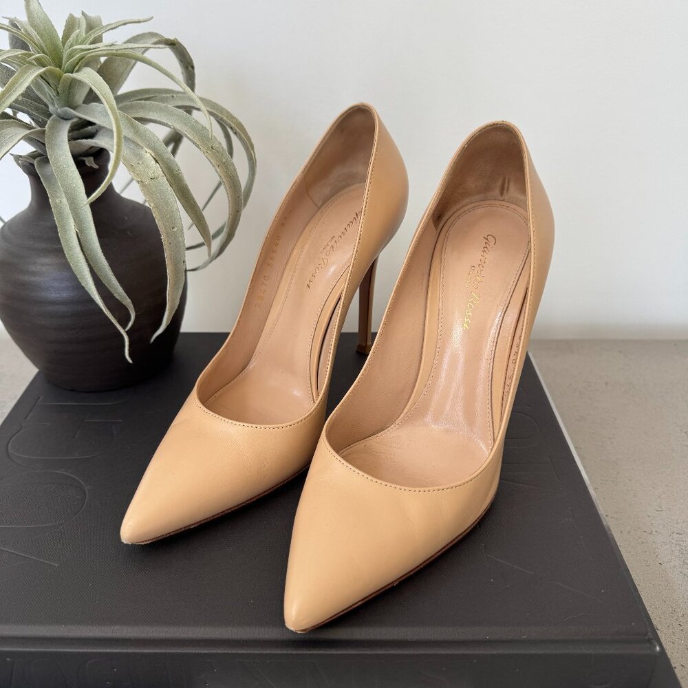 Gianvito Rossi 105 Leather Pumps Nude/Beige Size 37.5 IT (US 7.5)